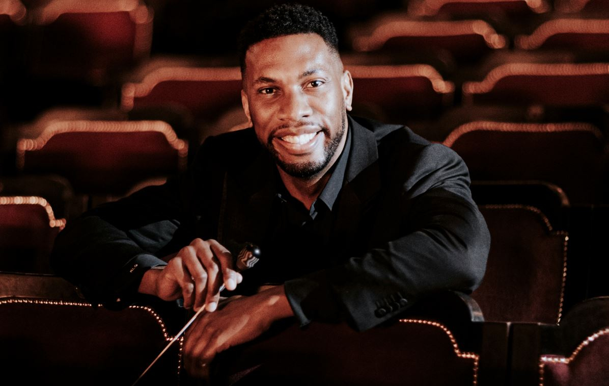 Portrait de Roderick Cox à l'Opéra Comédie