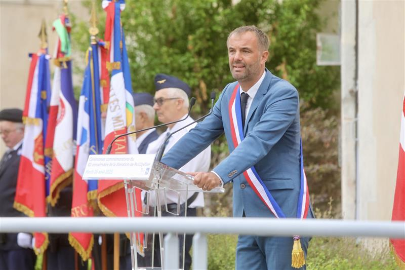 Le maire de Montpellier s'exprime devant les geôles