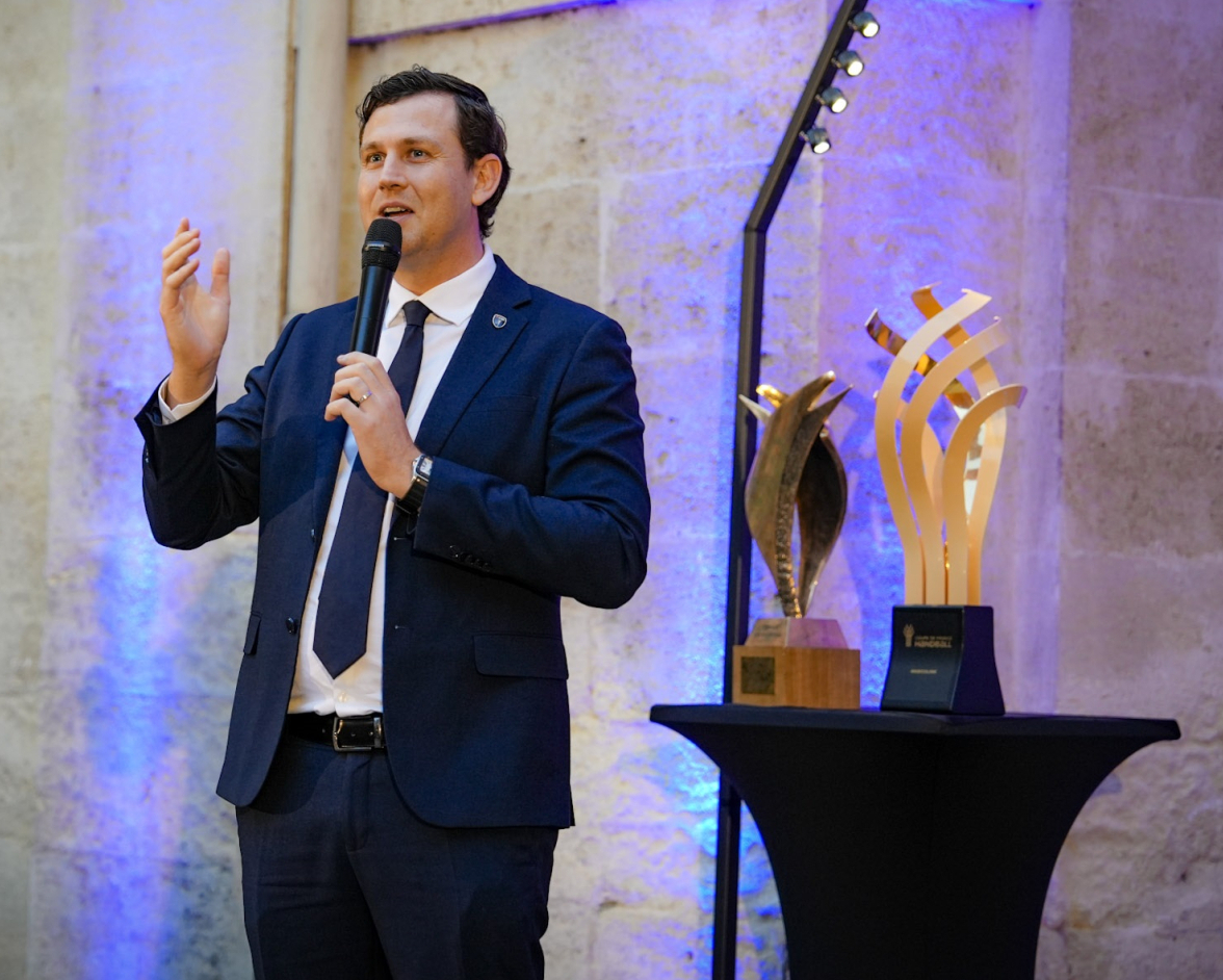 Le président Julien Deljarry fier des deux trophées remportés ces derniers mois par le MHB