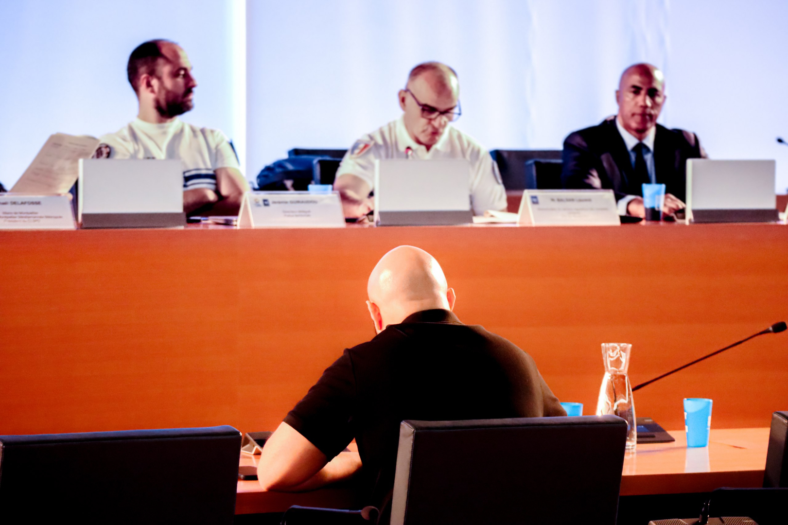 Rappel à l'ordre en salle du conseil