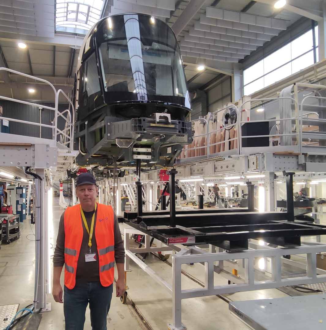 Stéphane Poncet chez le constructeur CAF à, Bagnères-de-Bigorre