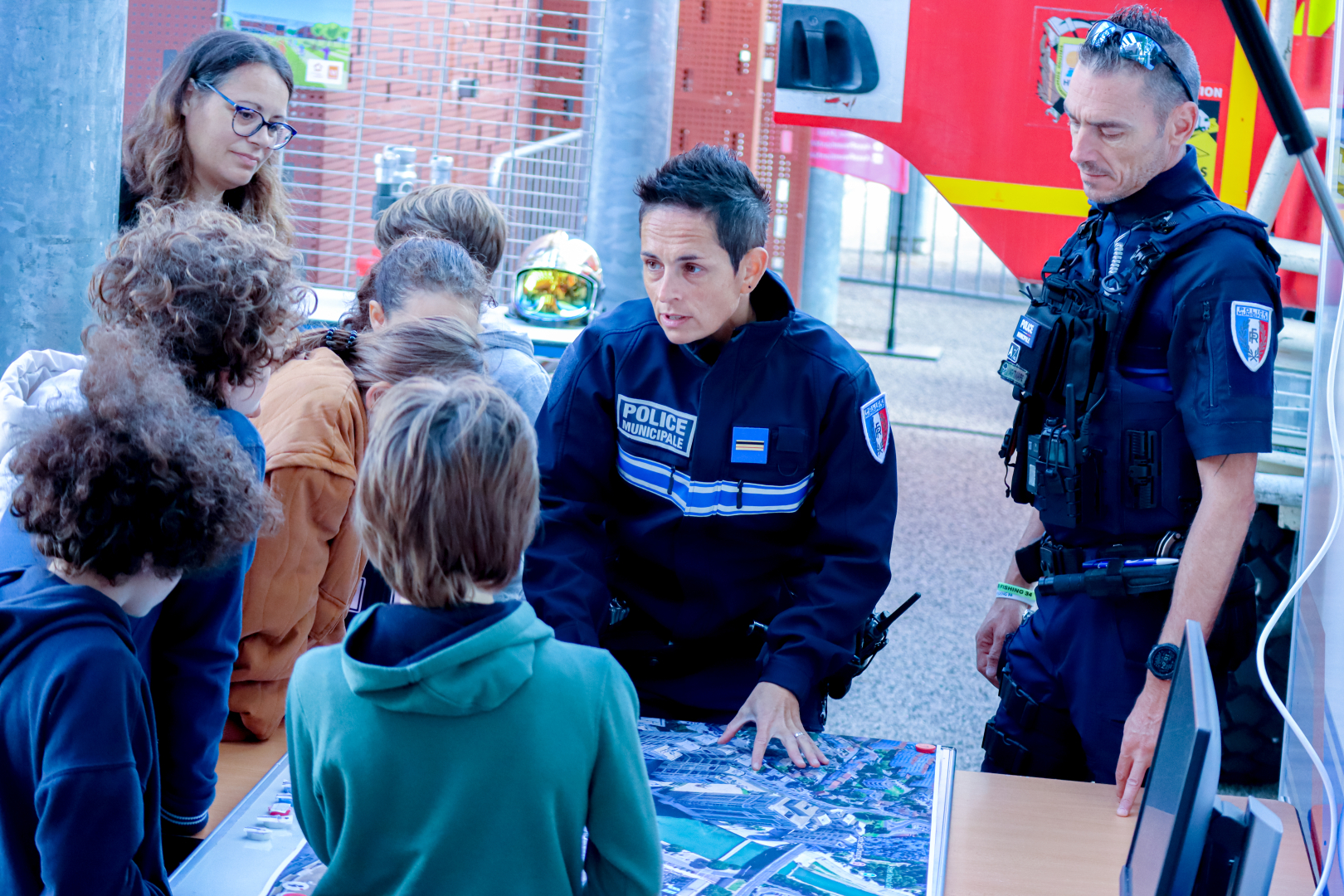 police municipale stand enfants 