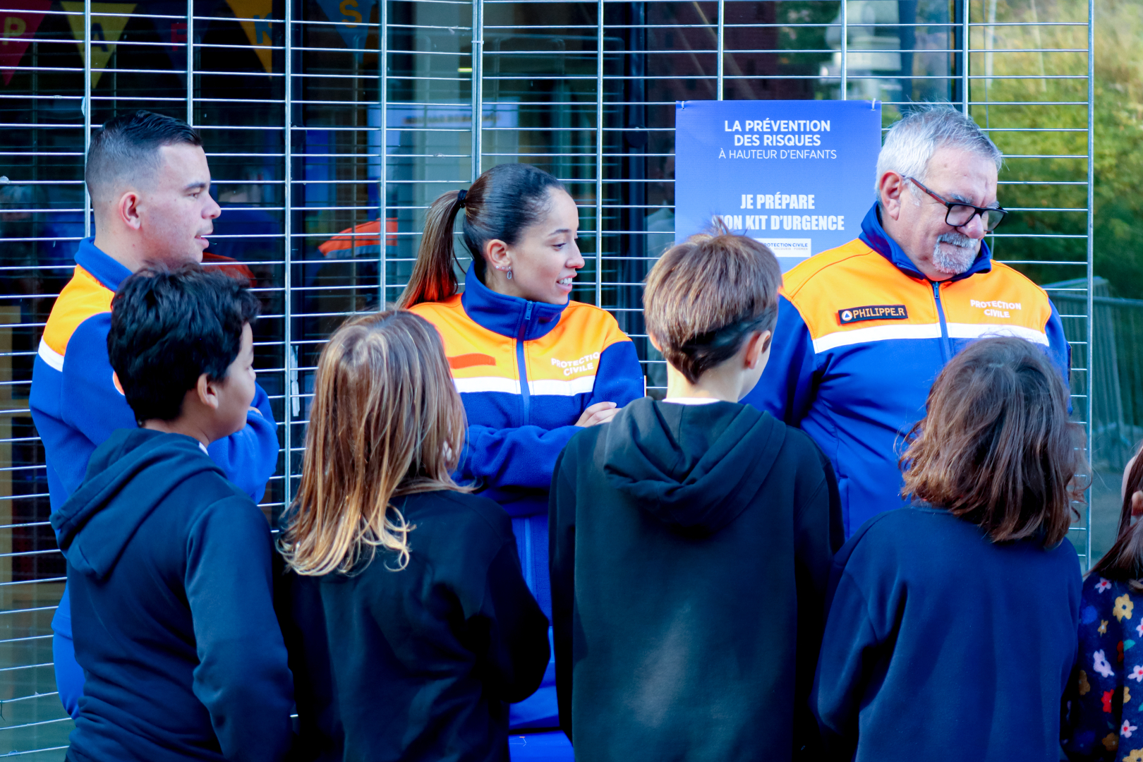 membres sécurité civile stand enfants 
