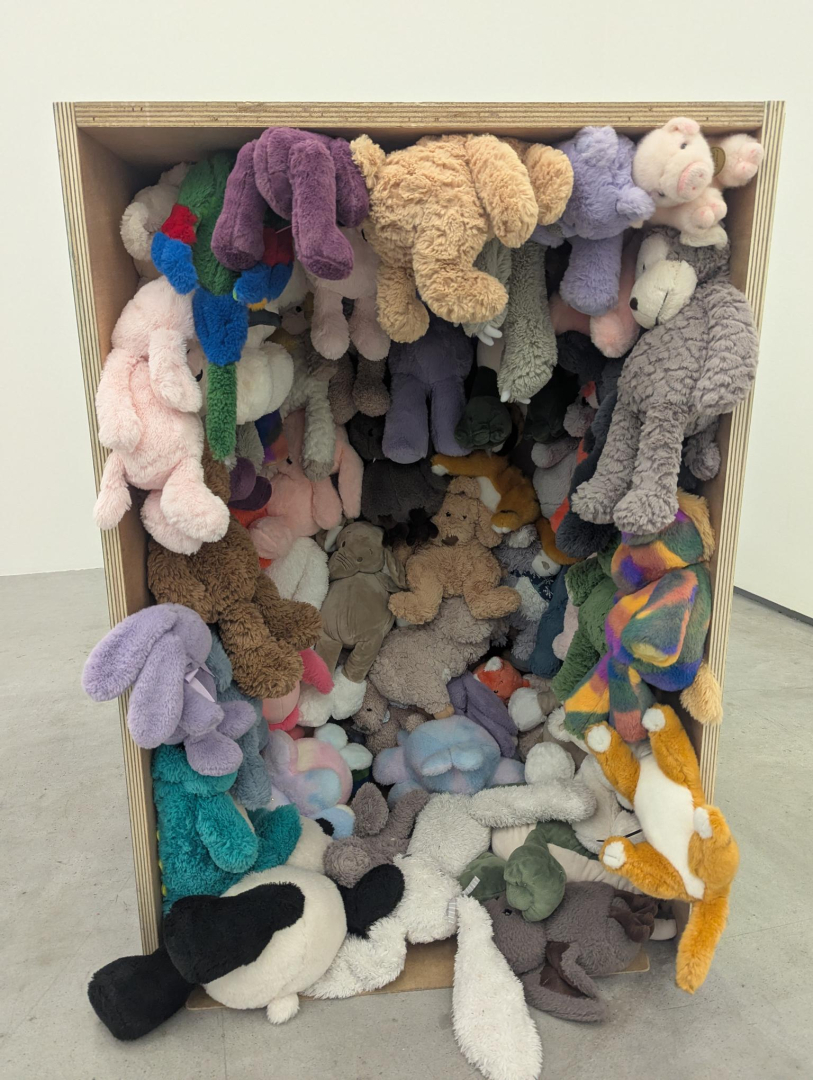 Couleurs, matières, lumières, sons, transparences… Avec "Zinzin Palace" de Stéphane Kouchian, l’art se joue en mouvement.