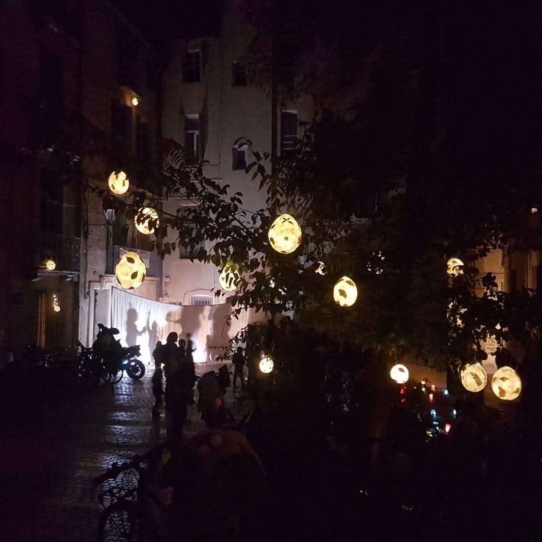 installation lumineuse au plan de l'Om par le comité de quartier Les Amoureux de Candolle