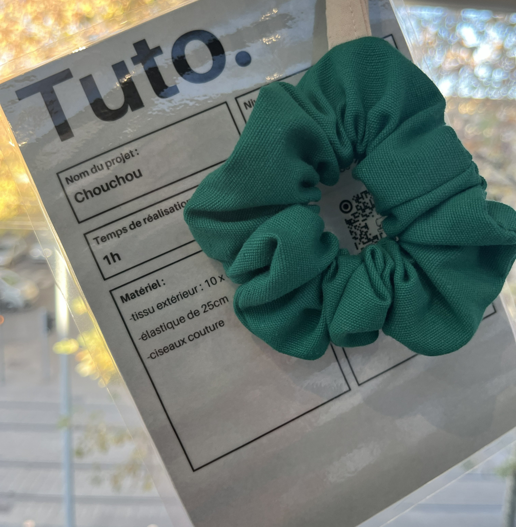 Tuto pour réaliser facilement un chouchou avec les machines à coudre de La Fabrique et l'équipe toujours à disposition pour aider les couturiers ou couturières