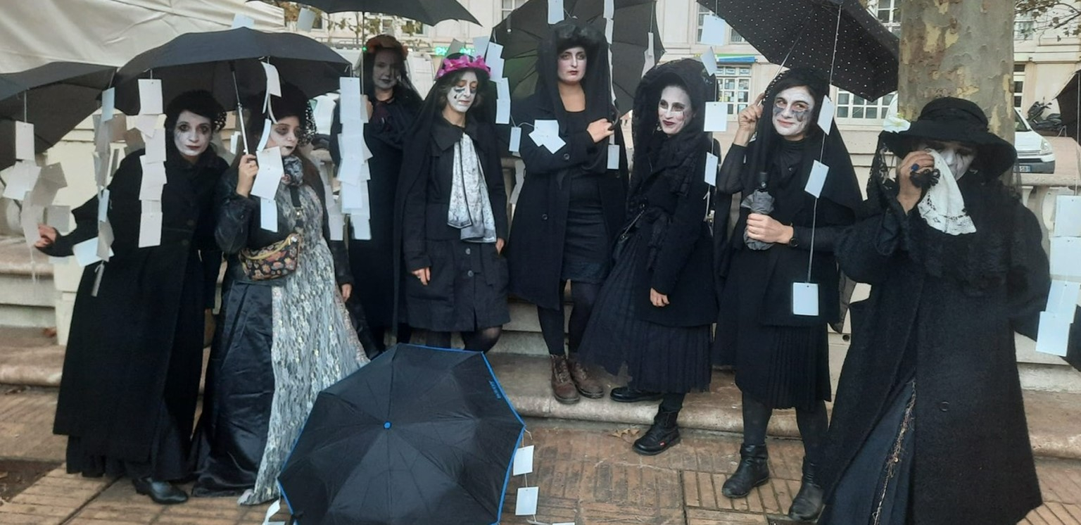 photo du groupe des pleureuses