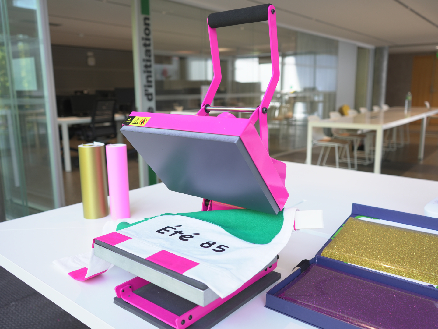 Presse à chaud pour floquer tee-shirts, tote bags...