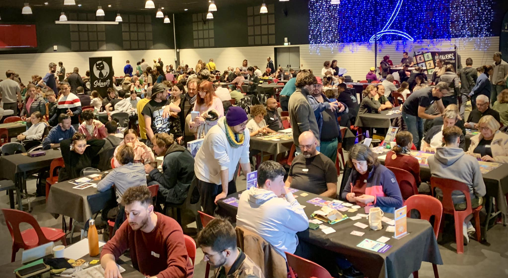 des joueurs dans la salle