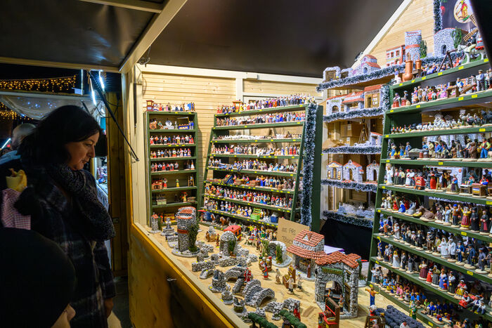 personnes, chalet, santons 