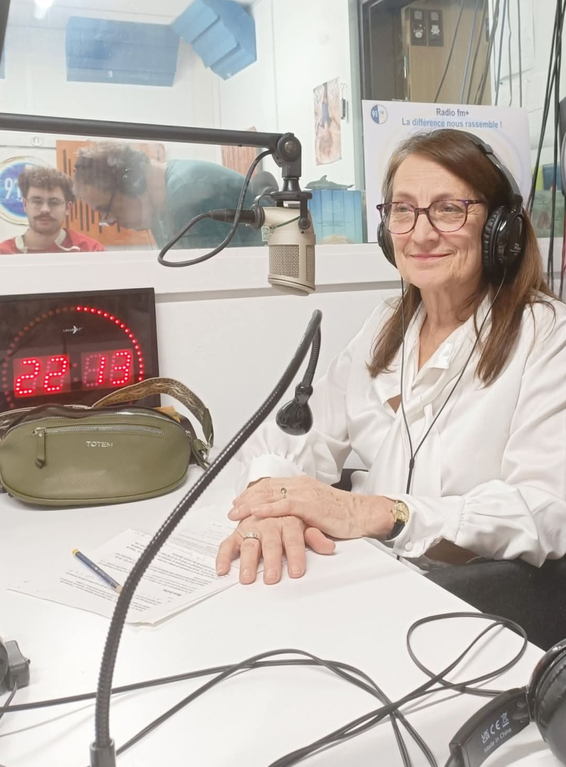 Marie-Agnès à la radion FM plus