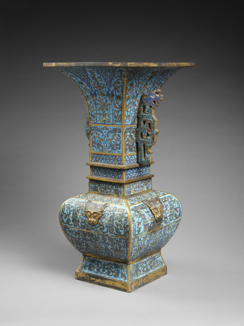 Grand vase quadrangulaire, émail cloisonné, règne de Qianlong (1736 - 1795)