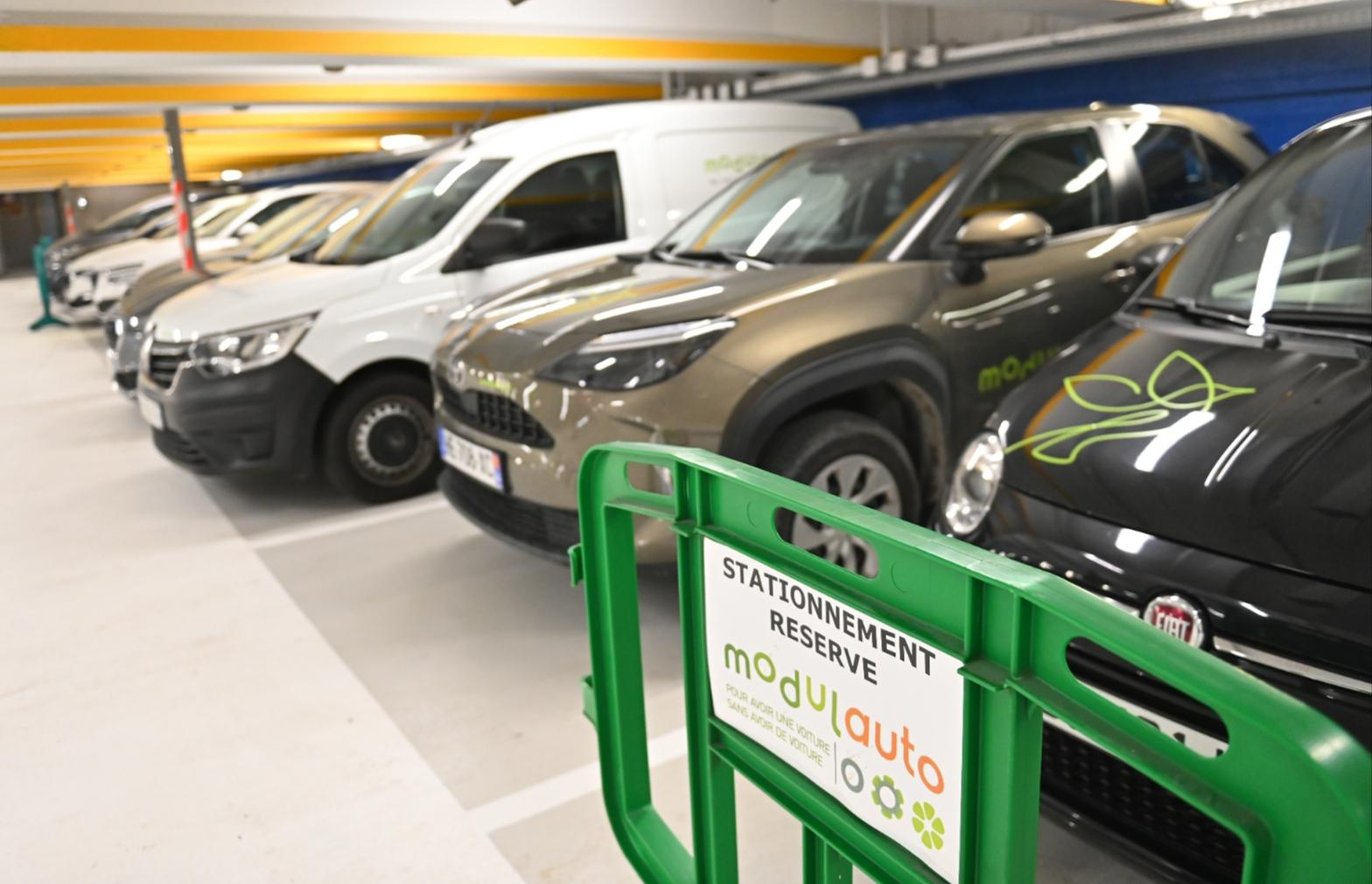 pancarte Modulauto véhicules en autoparge parking Comédie