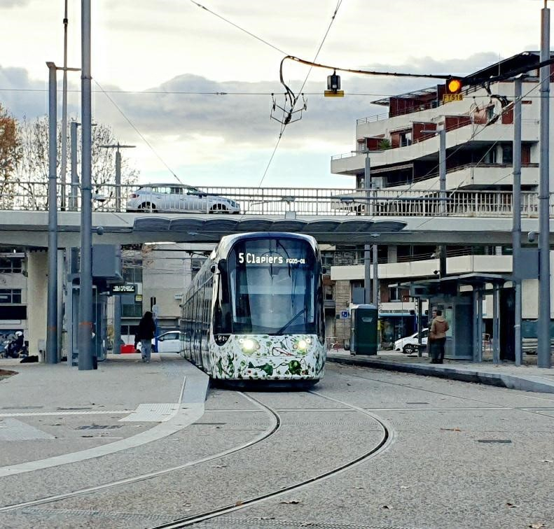 La ligne 5 place du 8 mai
