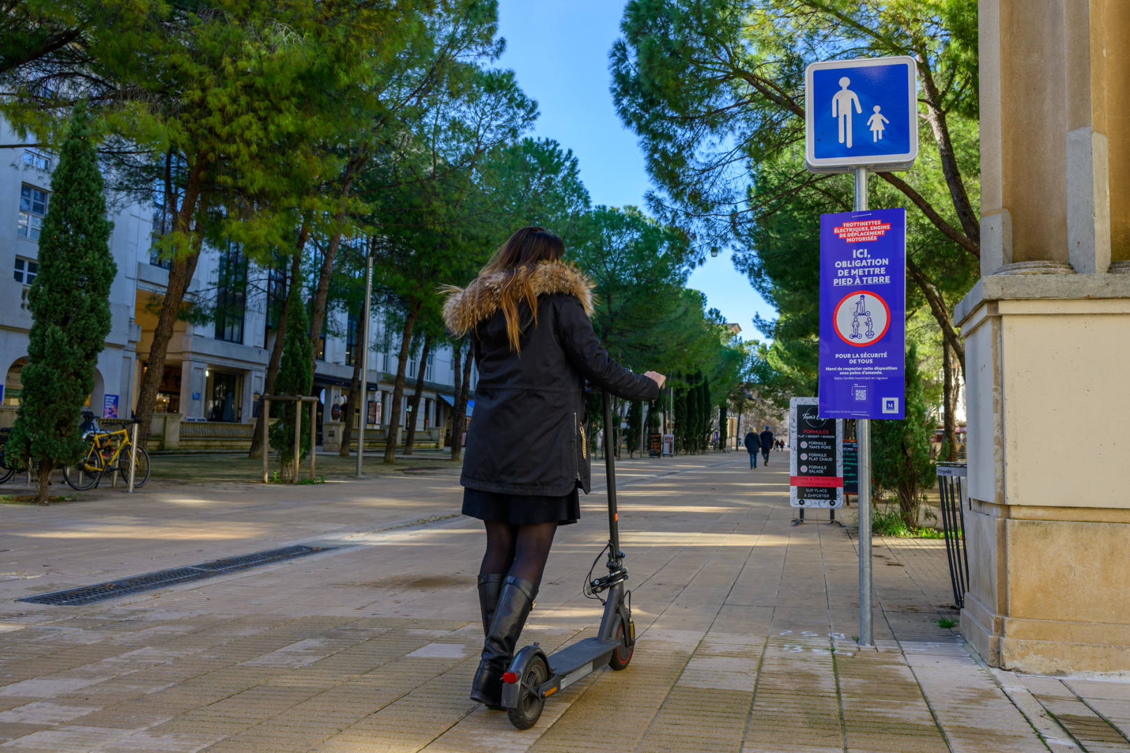 A Antigone et sur les principaux axes du centre-ville, les usagers des trottinettes doivent mettre pied &agrave; terre