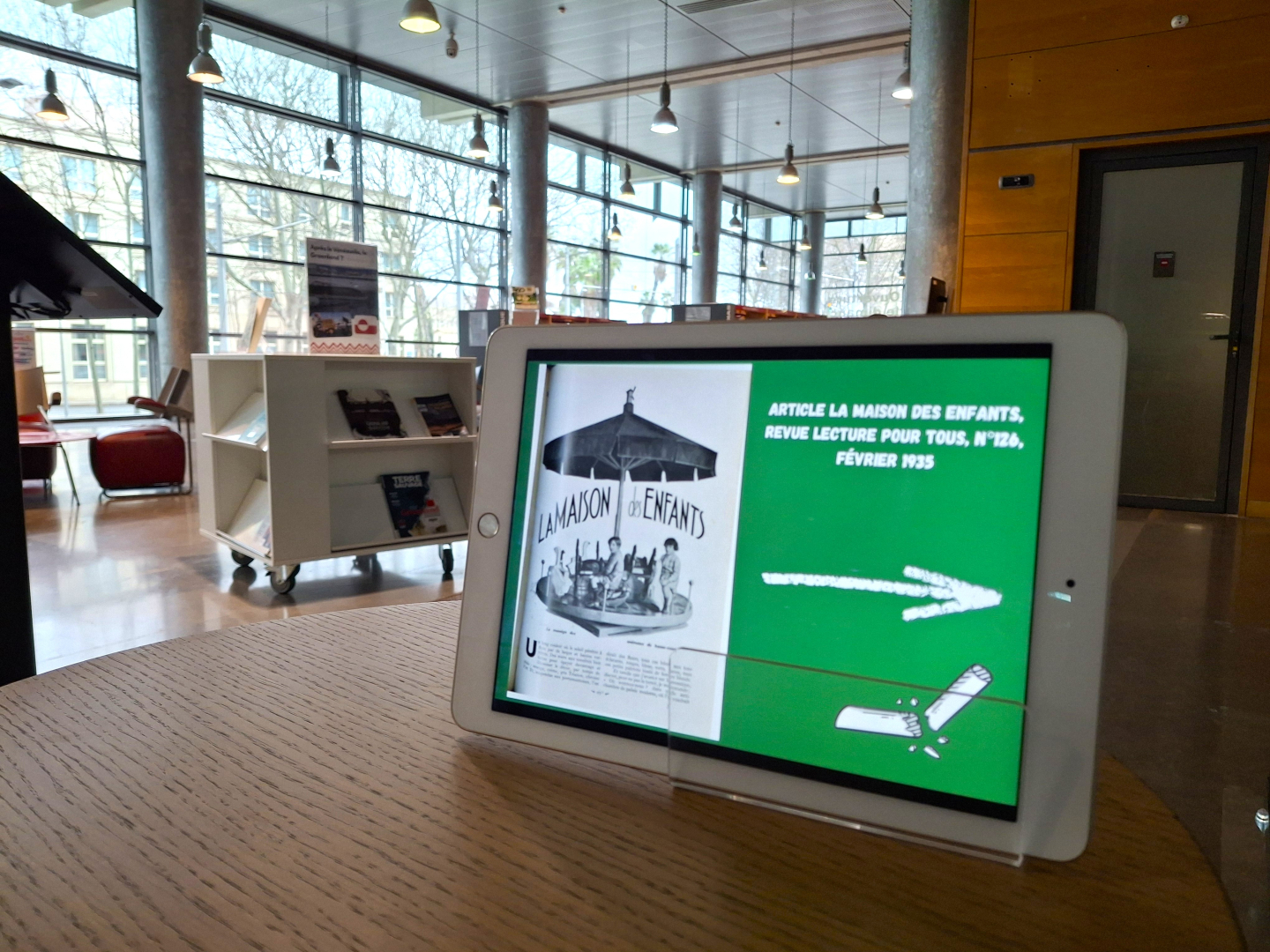 Image de tablette numérique dans la salle d'Actualités