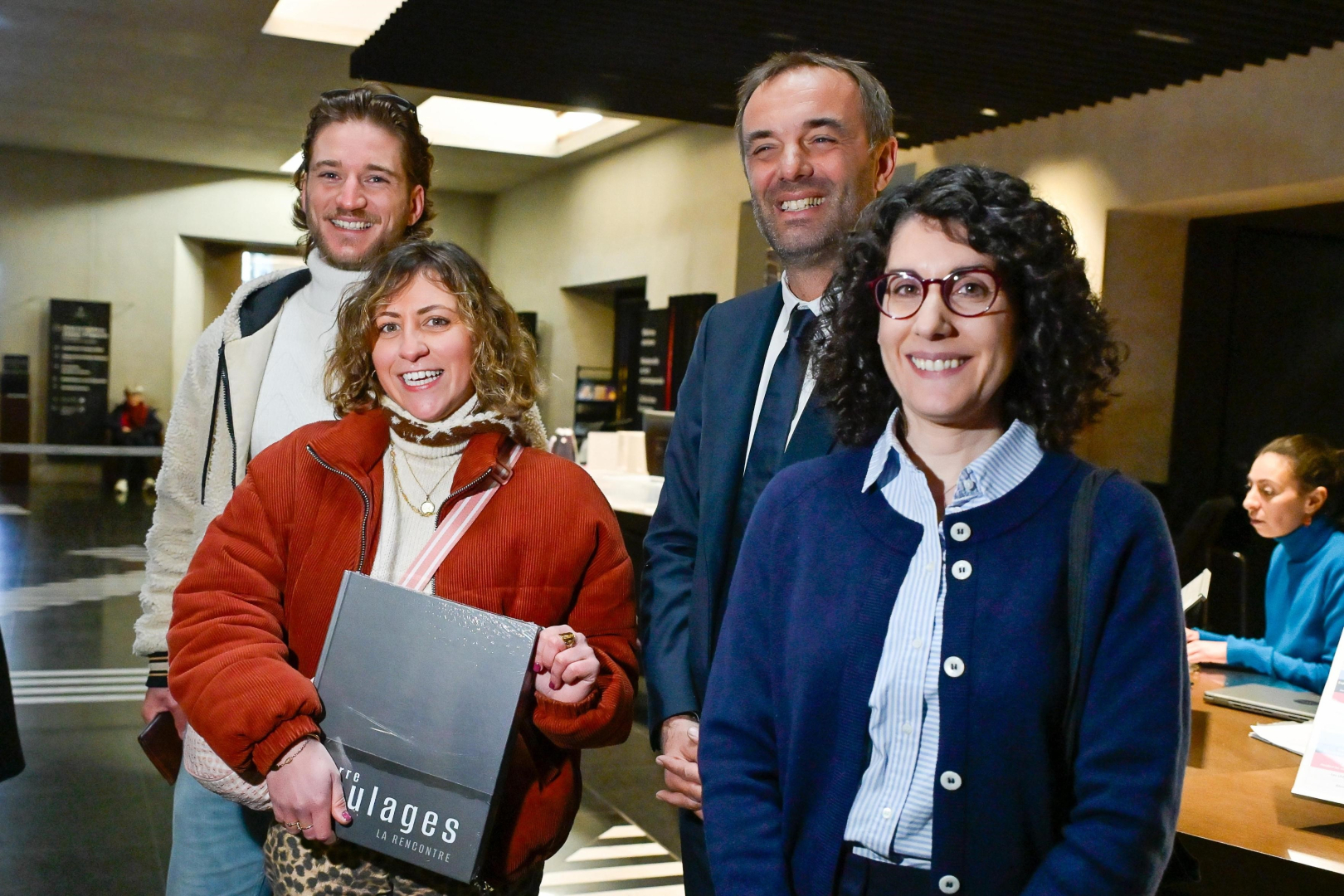 Récipiendaires, directrice et maire.