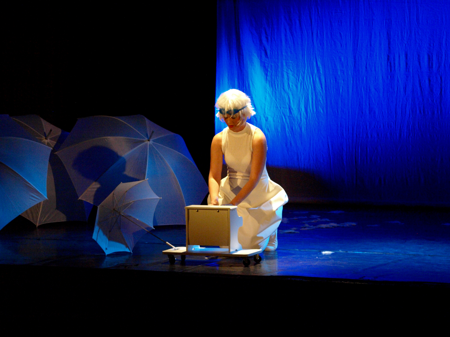 l'actrice sur scène 