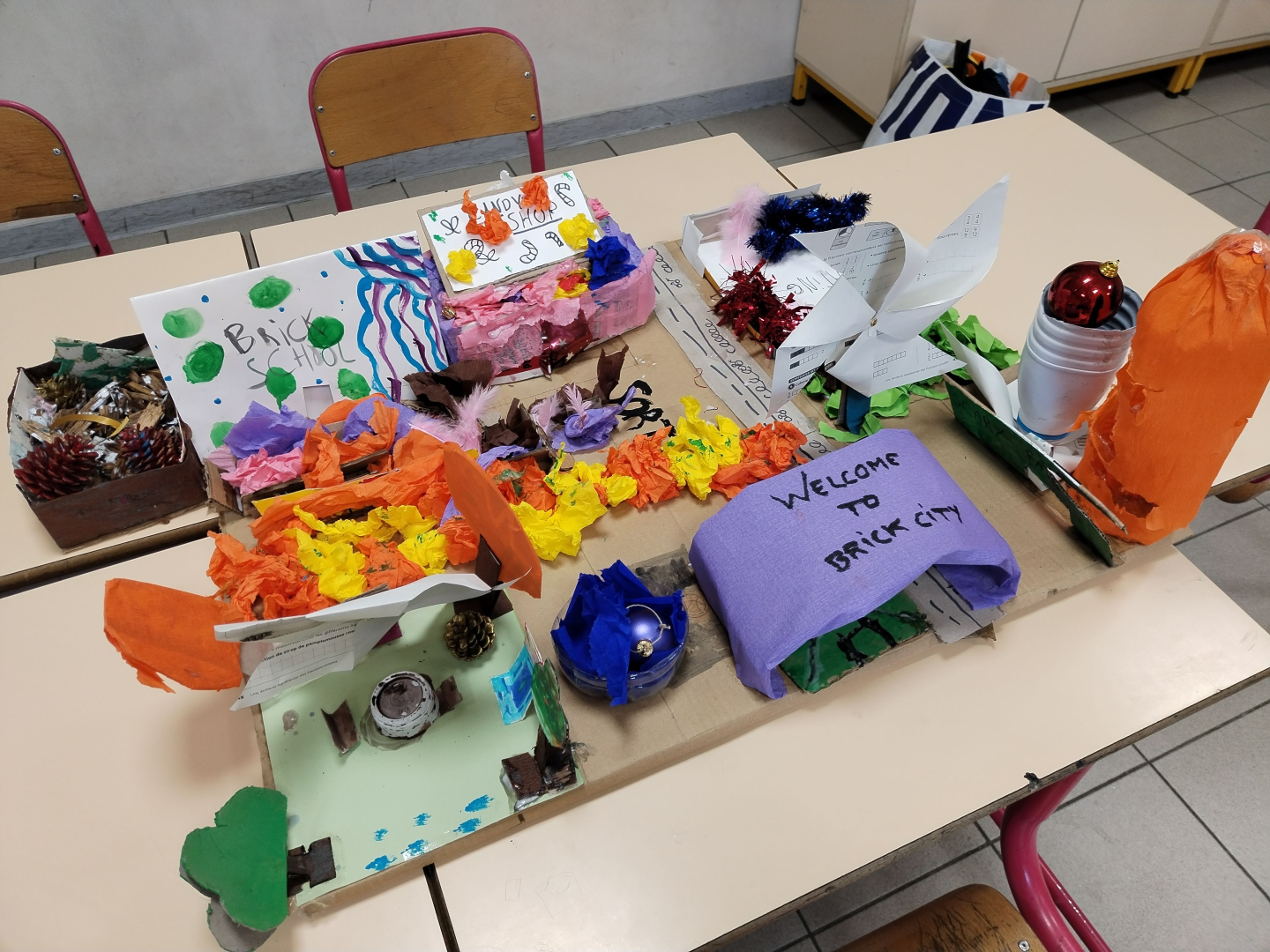 Projet de maquette de la ville idéale réalisé en groupe par les élèves français et européens