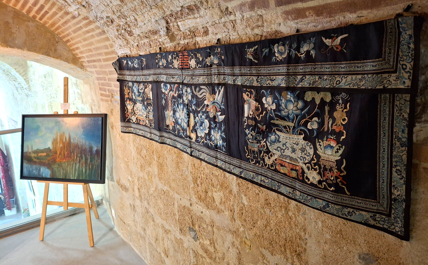 Dessus de porte du "trésor" richarme et tableau de véronique Rio