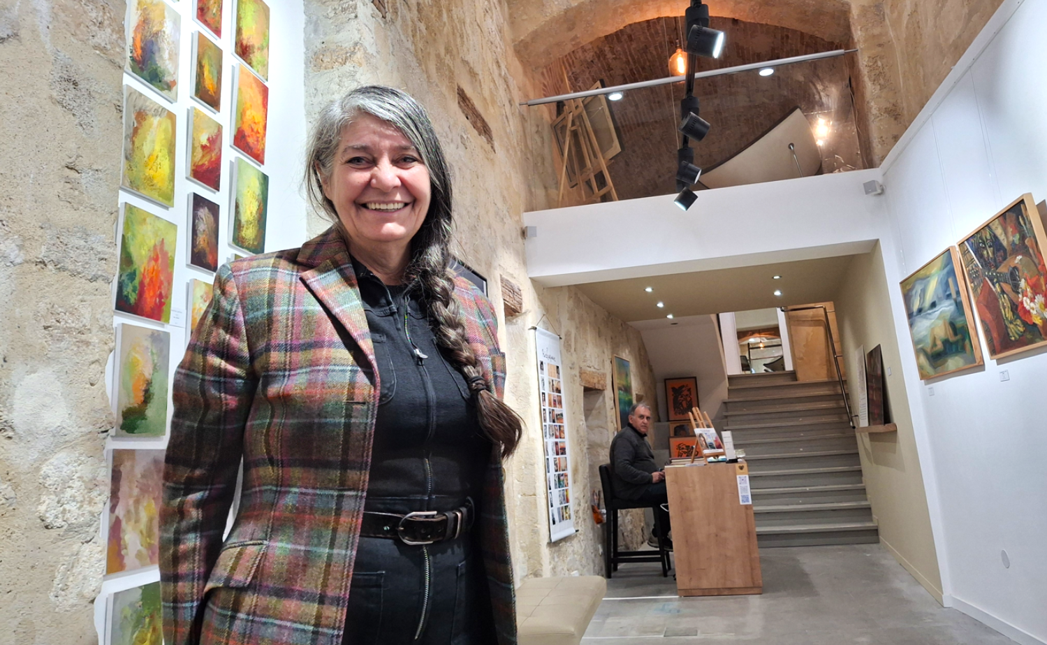 Véronique rio, propriétaire de la galerie