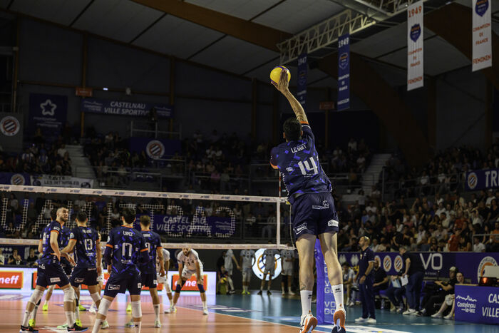 volley-ball joueurs ballon filet public 