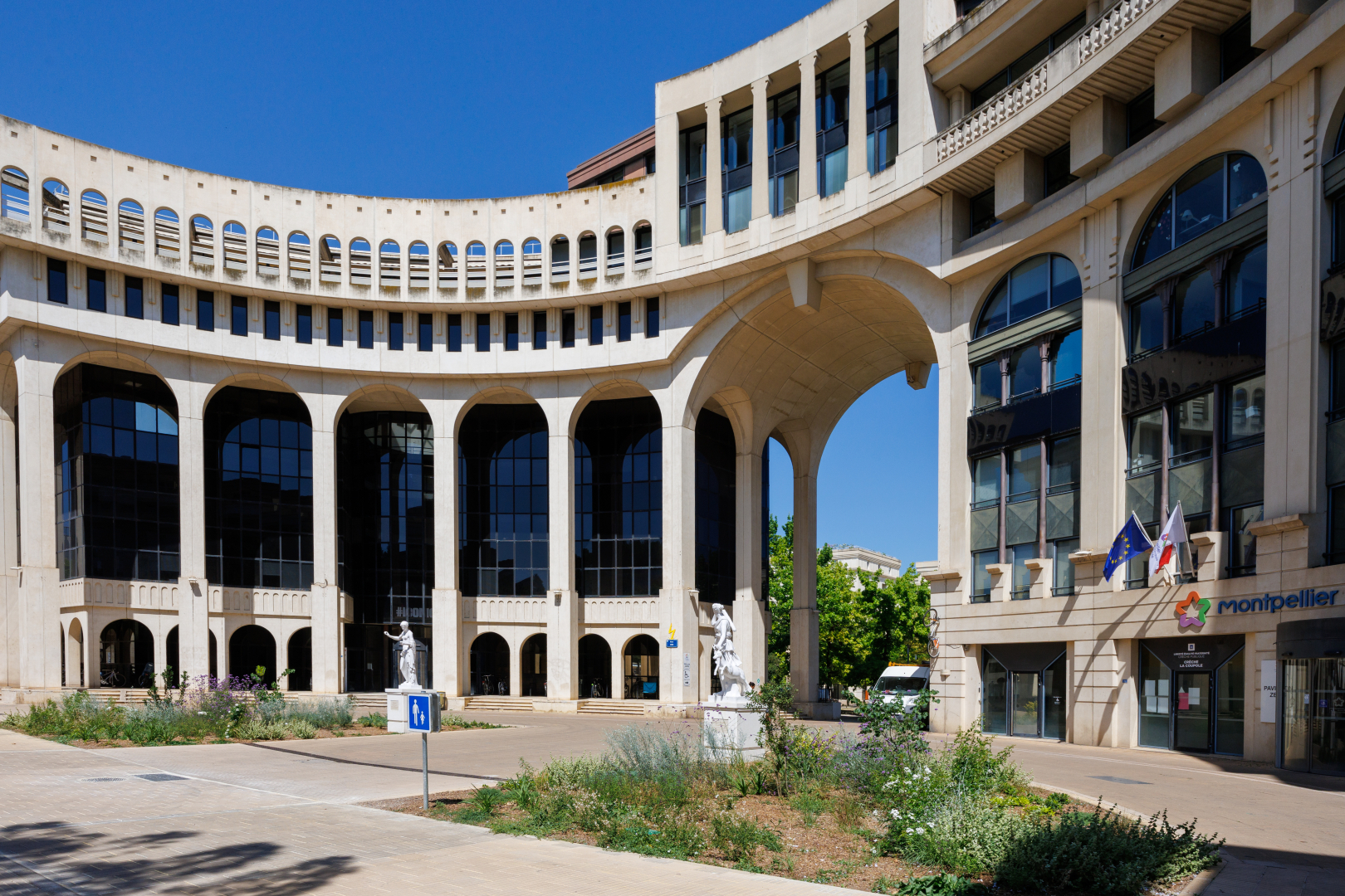 Vue de l'H&ocirc;tel de M&eacute;tropole