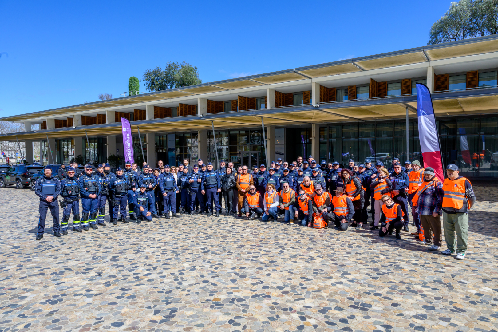 Photo de groupe des effectifs de sécurité