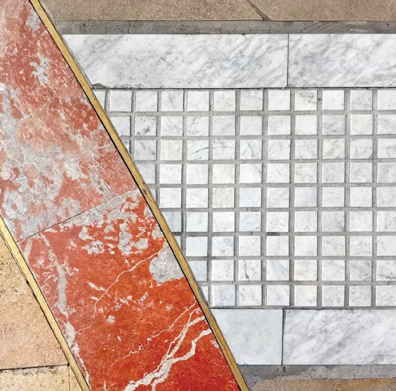 Détail de marbres sur la Comédie