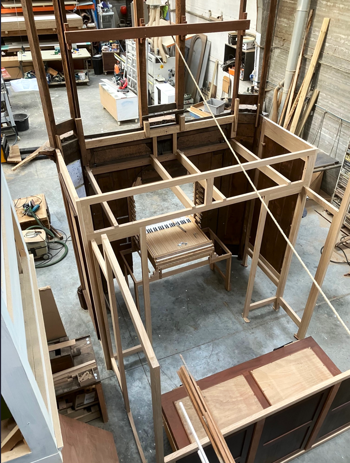 Vue en hauteur des tables de l'orgue