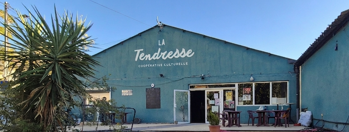 la façade du bâtiment 