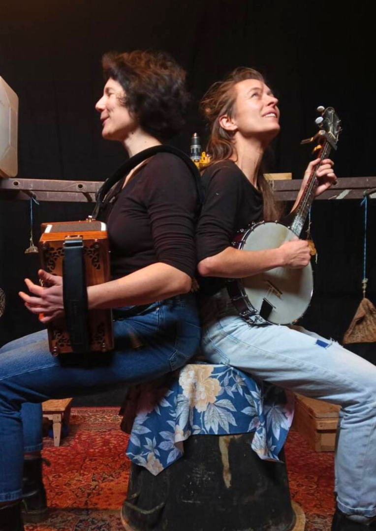 Deux inteprètes de la Cie La rapine