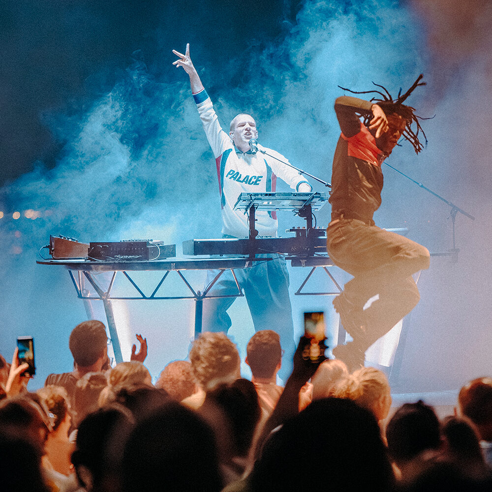 Hervé X et MazelFreten, ambiance dancing floor, éclairage et fumée bleue