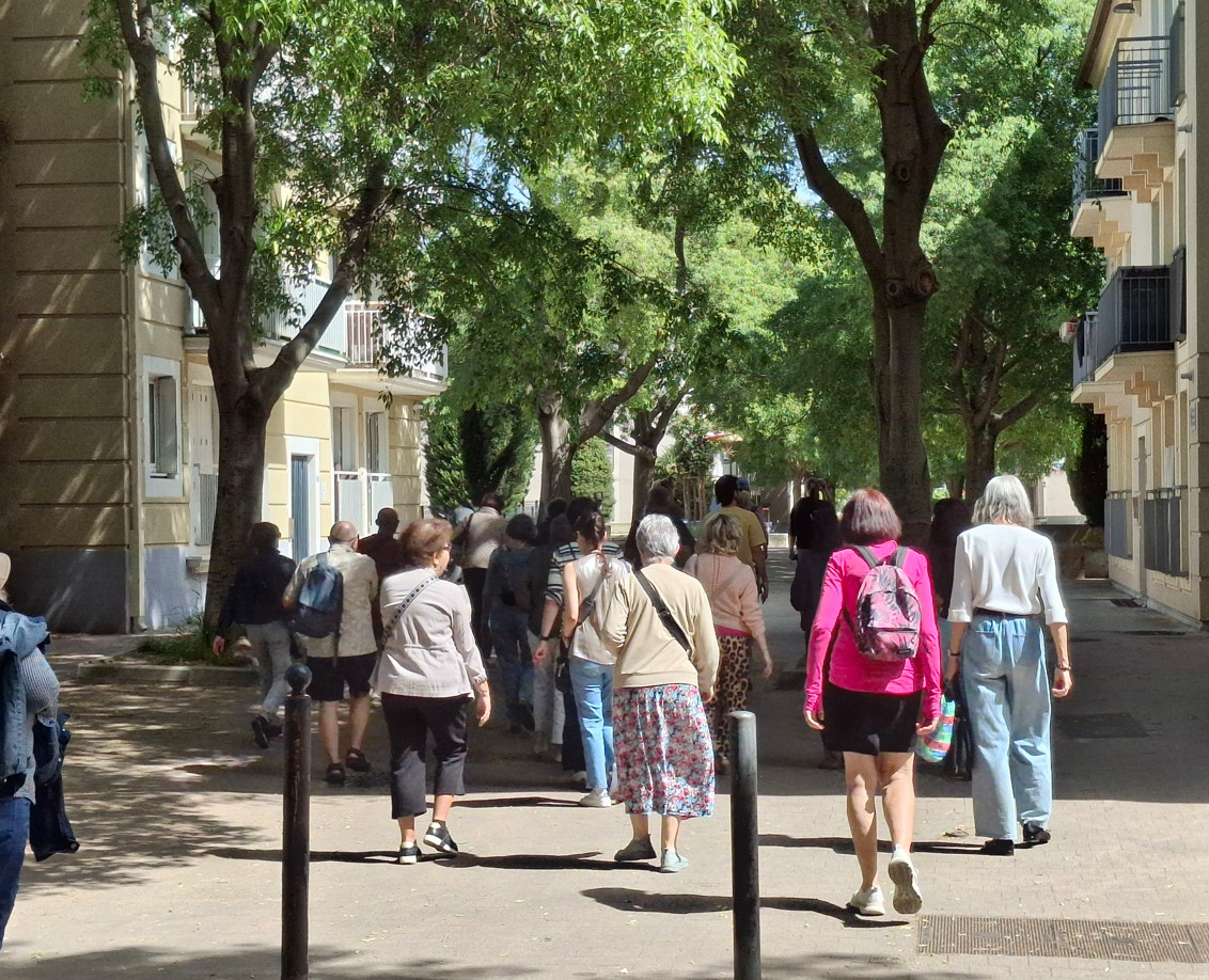Visiteurs dans les allées
