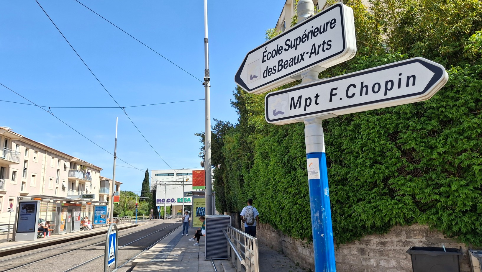 Pancartes signalisation maison pour tous et école des beaux arts