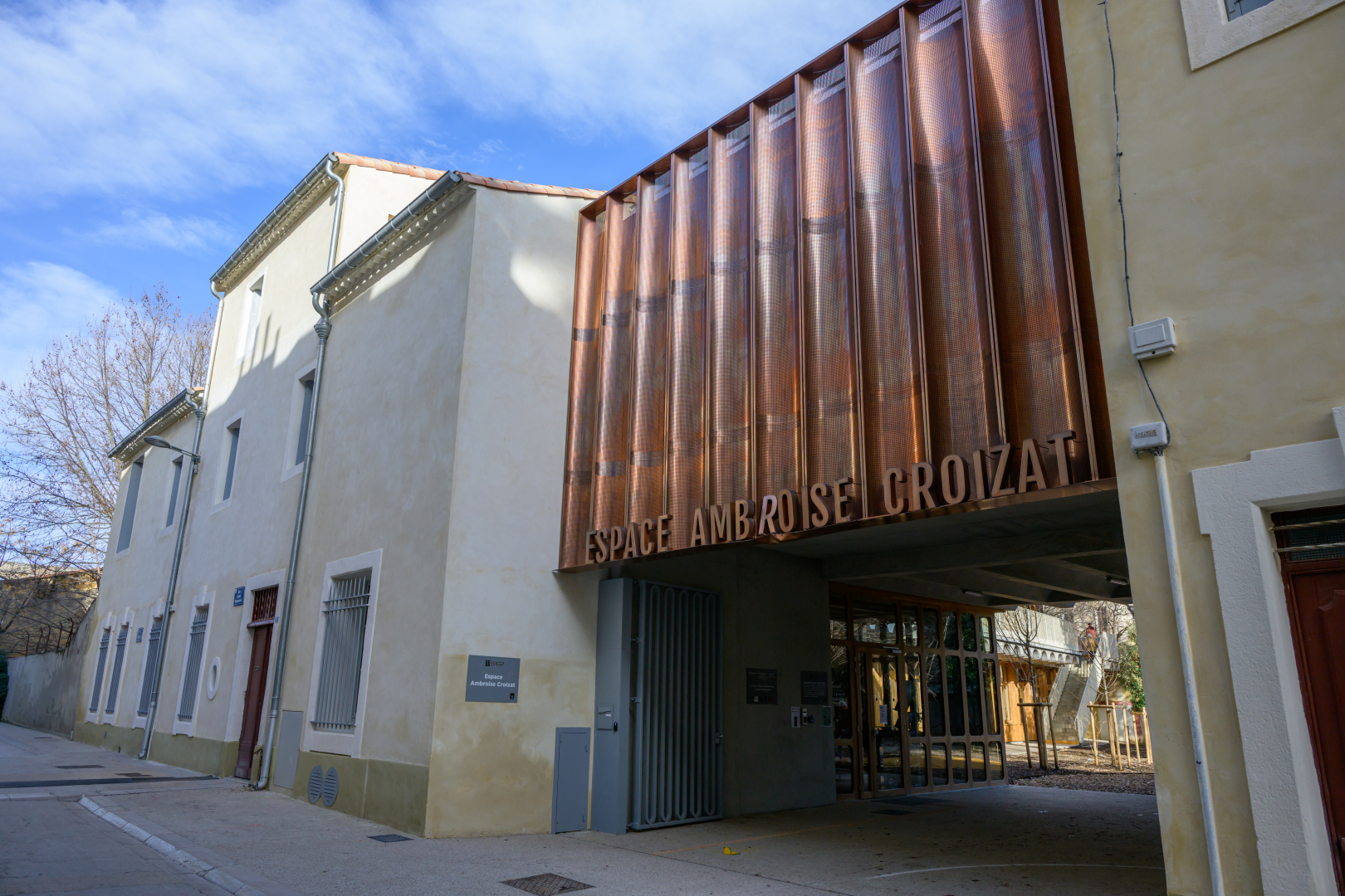 la façade du bâtiment 