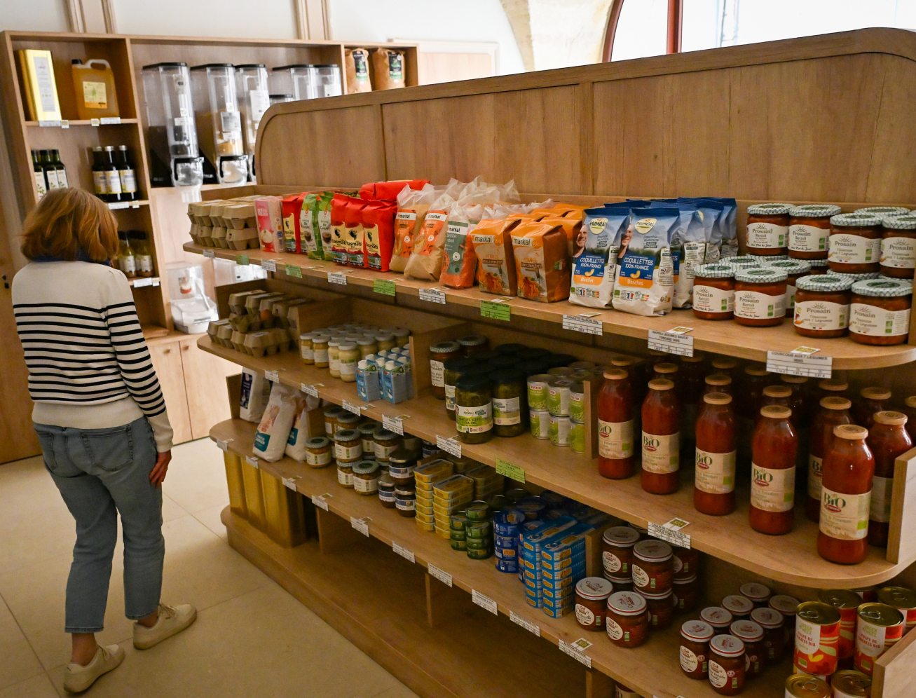 l'intérieur de l'épicerie