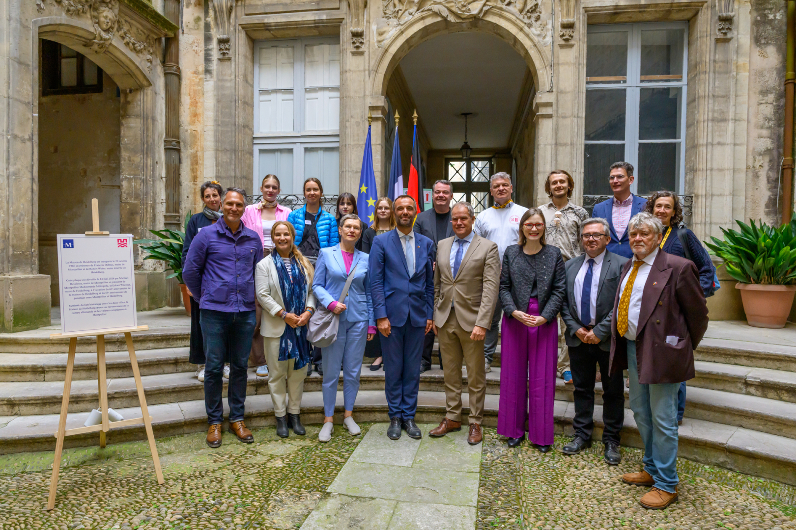 délégation de Heidelberg dans la cour de la Maison de Heidelberg à Montpellier 