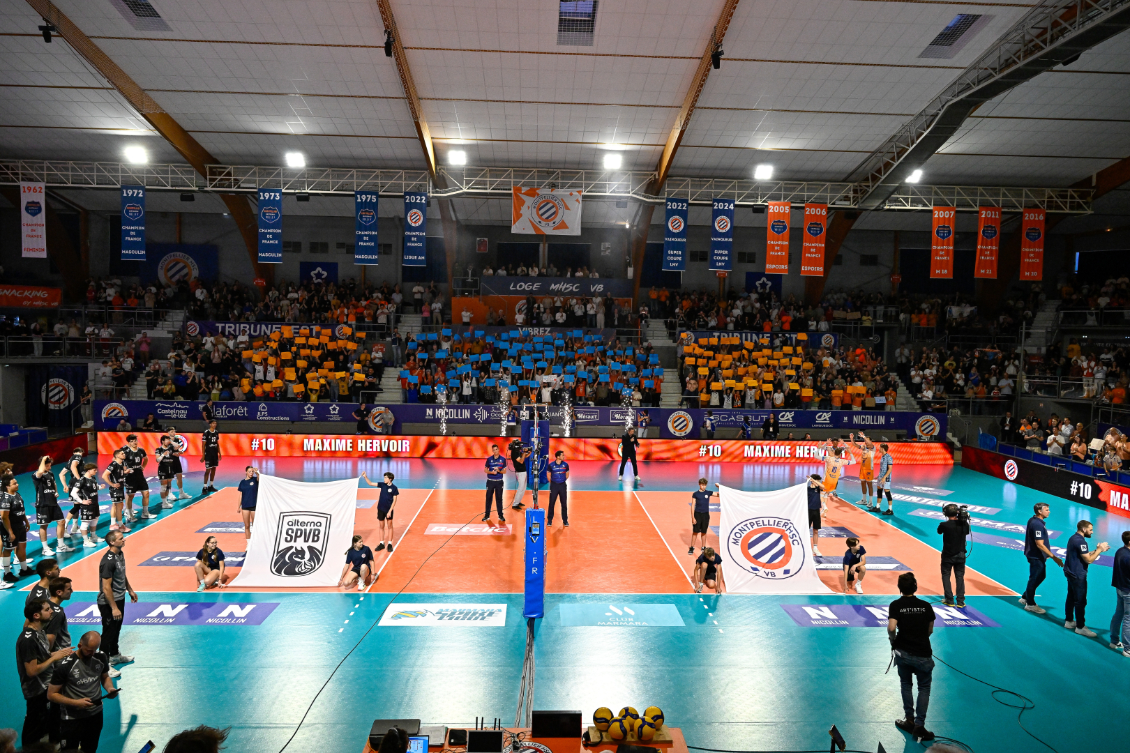 tribunes