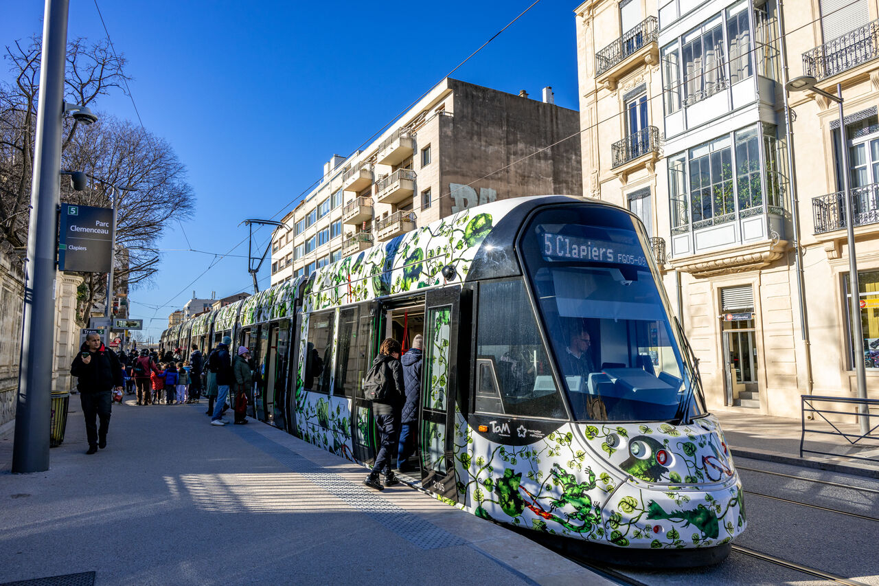 la ligne 5 du tramway sur l'avenue Clemenceau