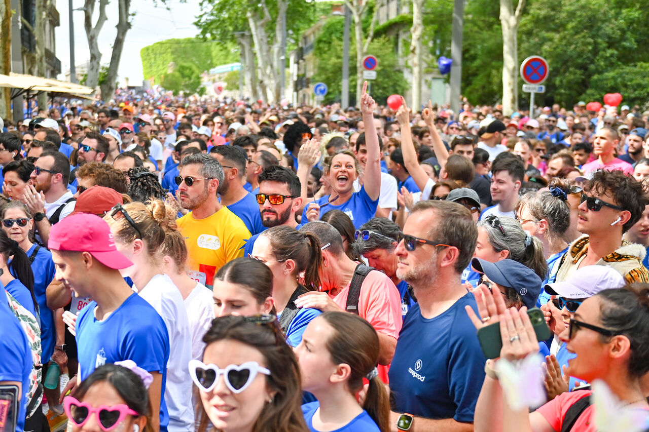 les coureurs dans les rues 