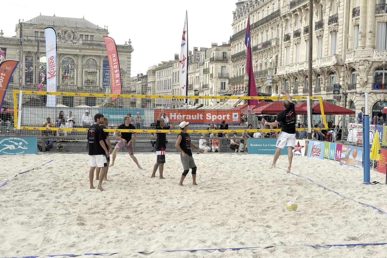 Une compétition lors des Beach Masters, en 2009 place de la Comédie