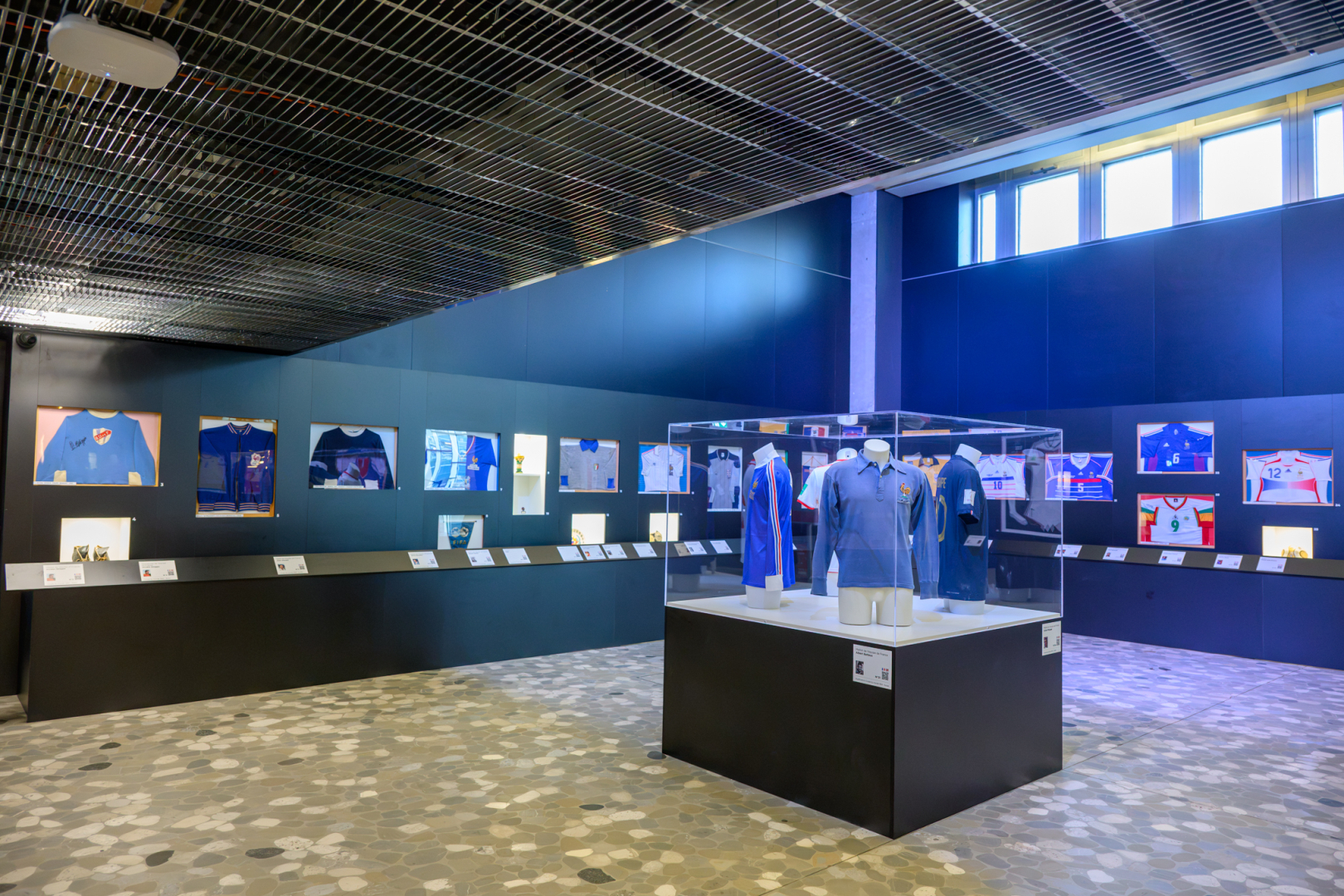 Maillots dans le hall de l'Hôtel de Ville