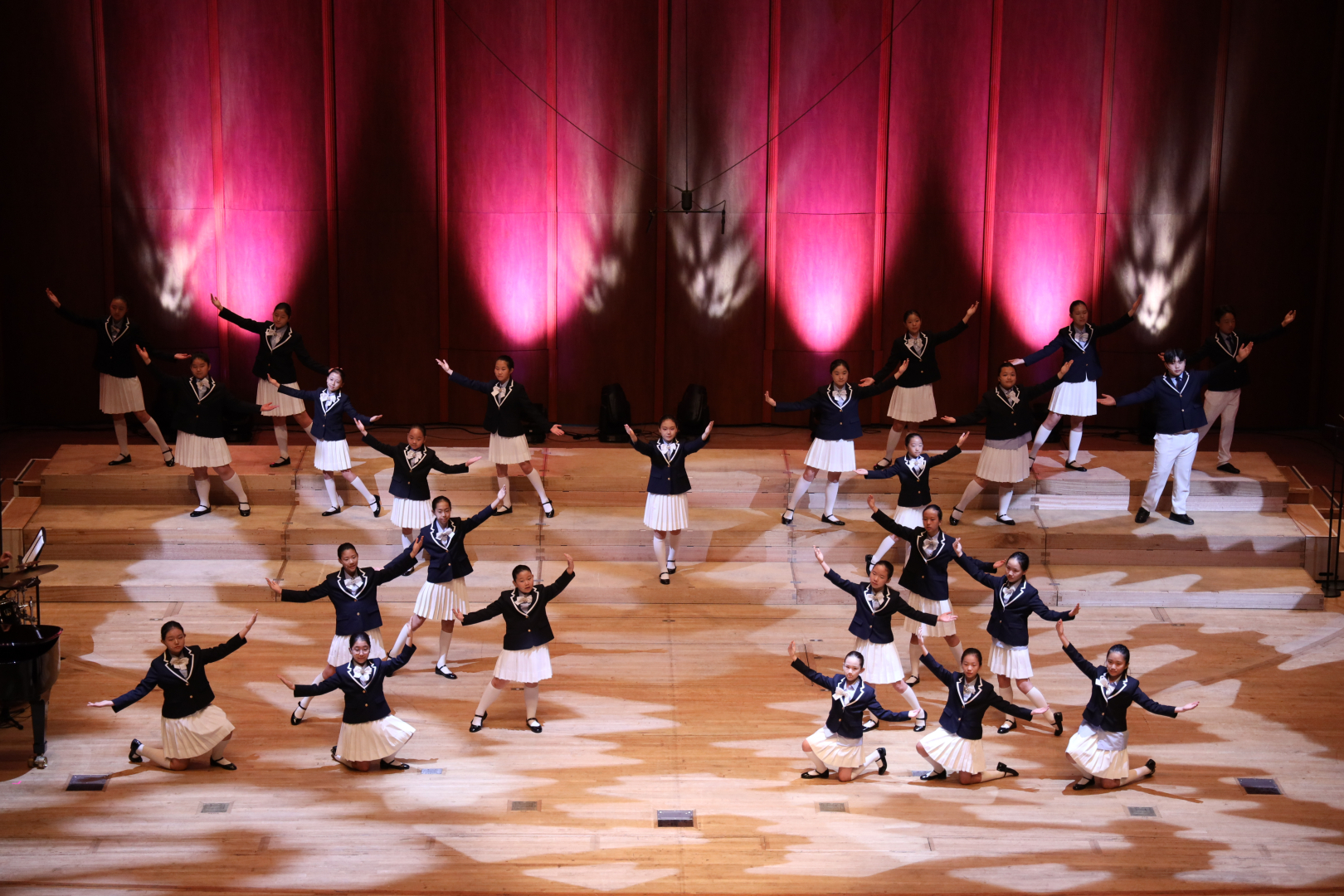 Autre collaboration avec la Cor&eacute;e du sud : deux jeunes choeurs, l'Op&eacute;ra junior et Busan Metropolitan Junior Chorus r&eacute;unis le 1er novembre &agrave; l'op&eacute;ra Com&eacute;die
