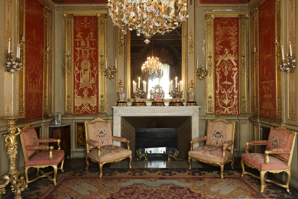Panneaux décoratifs du 18e siècle dans l'hôtel de Lunas 