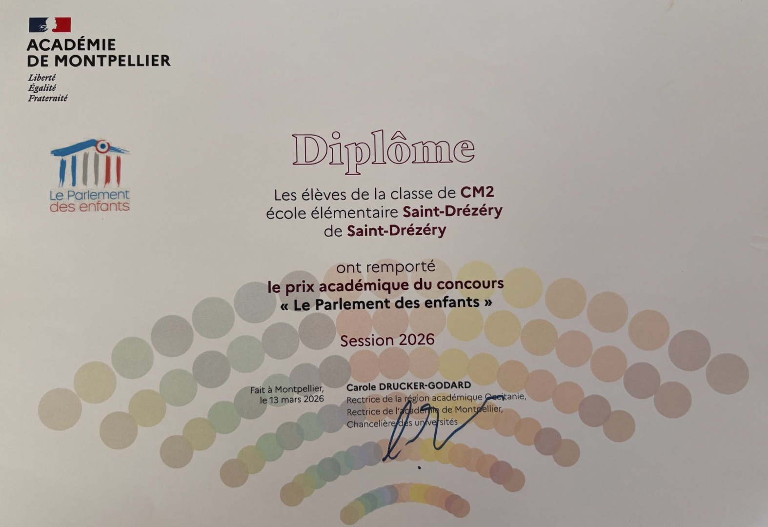Diplôme du prix académique du concours remis à la classe 