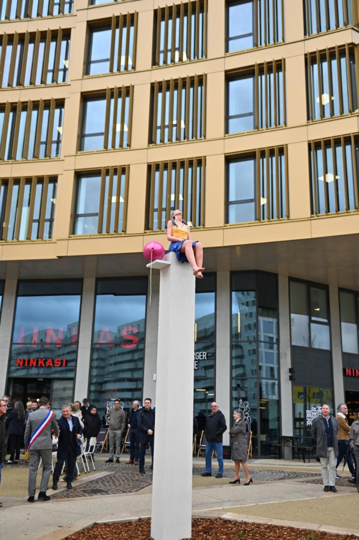 "Envie d'&ecirc;tre en vie" d'Elisa Fantozzi, place Pablo Picasso, quartier Port Marianne, une concr&eacute;tisation sur l'espace public du COPAQO