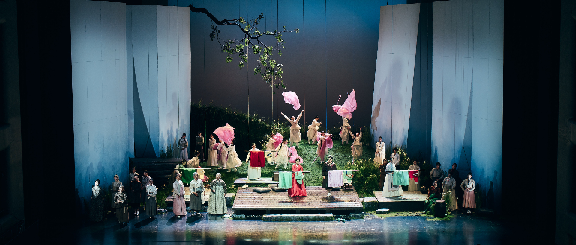 La Cor&eacute;e &agrave; l'honneur avec "L'op&eacute;ra des fleurs, Hwajeonga" constitue un &eacute;v&eacute;nement artistique exceptionnel, fruit d'une coproduction avec le Korea National Opera. Les 20, 21 et 22 novembre.
