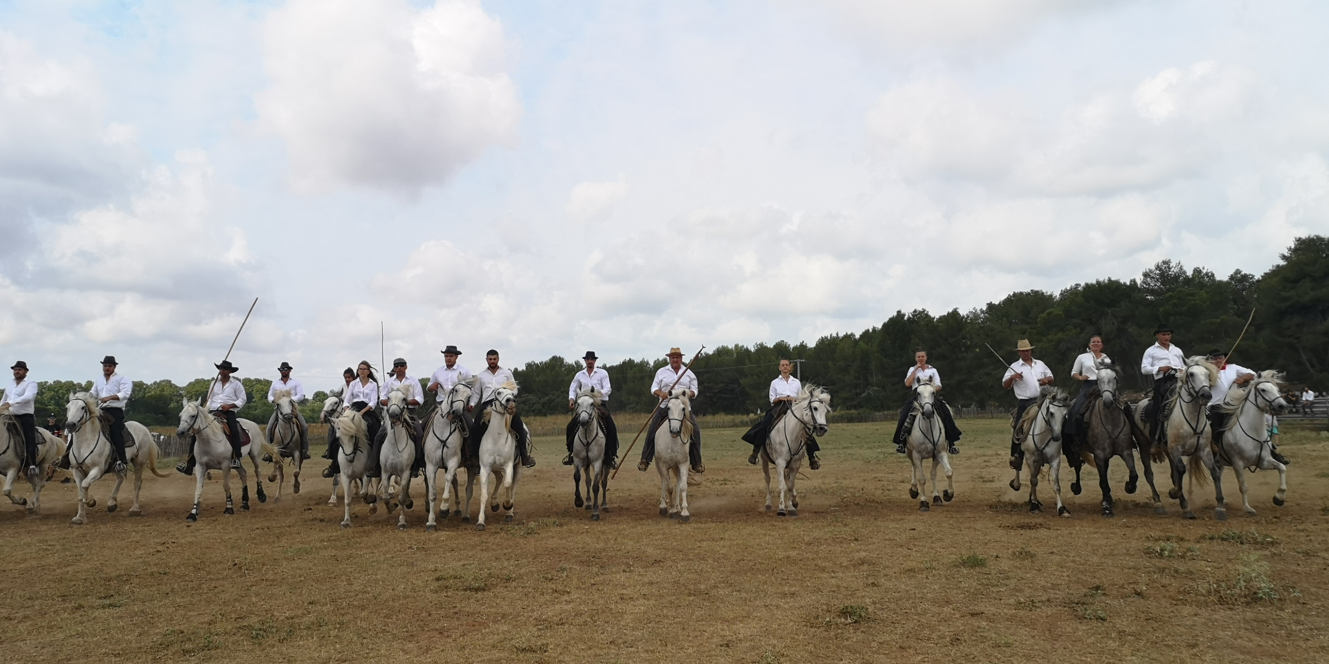 Photo de gardians à cheval à Sussargues