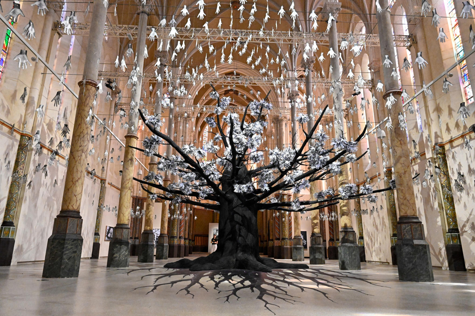 l&rsquo;exposition "Adventice" de l&rsquo;artiste international JR, pr&eacute;sent&eacute;e au Carr&eacute; Sainte-Anne